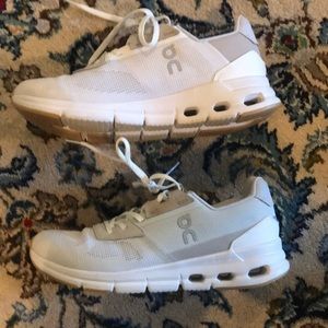 On cloud women’s cloudrift- color white/sand.